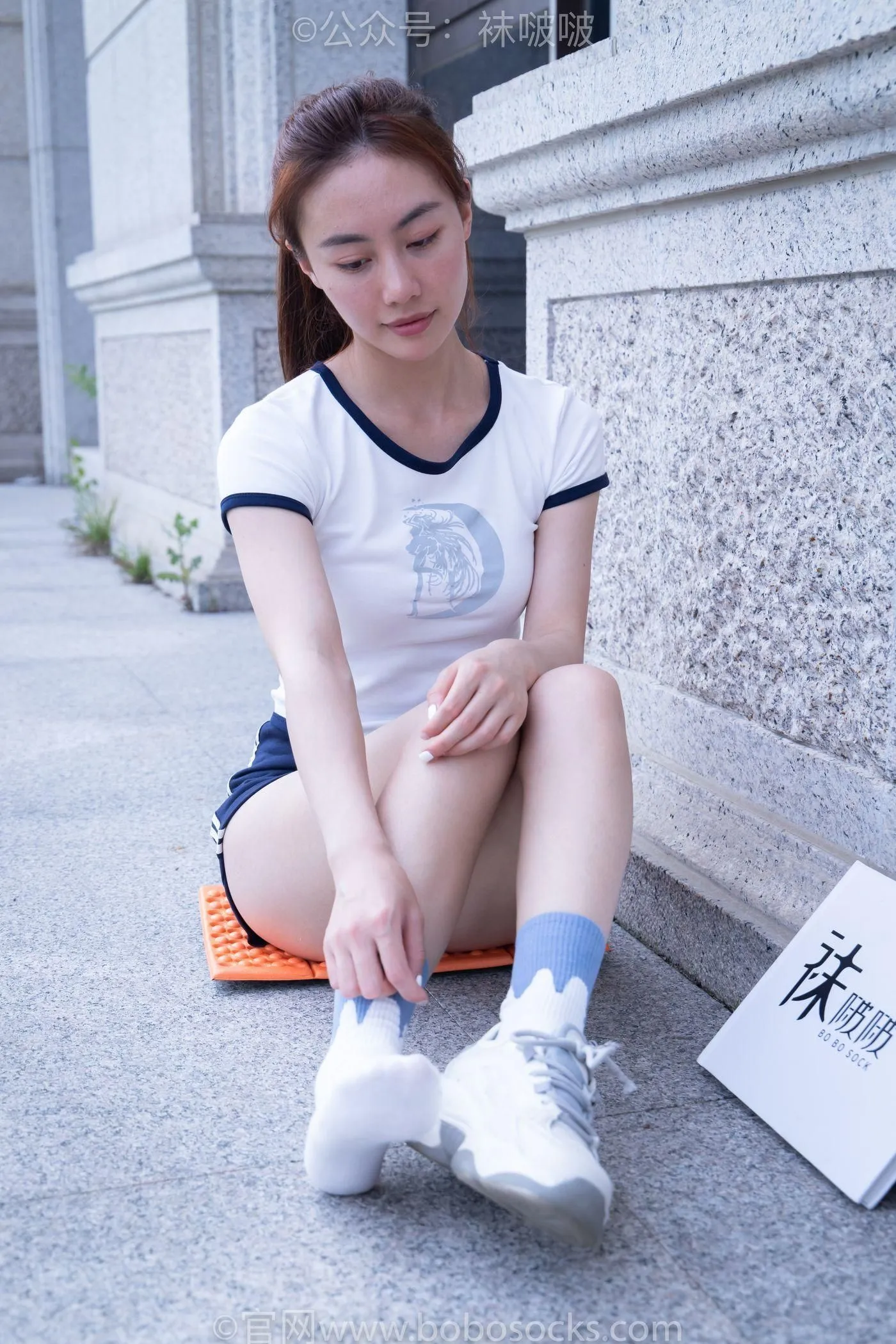 [BoBoSocks袜啵啵]NO.028 小米-运动鞋、白棉袜、裸足 [133P]插图1